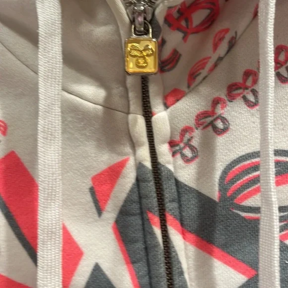 ❤️SOLD❤️TNA White with Pink and Grey TNA printed all over Hoodie - Picture 3 of 8